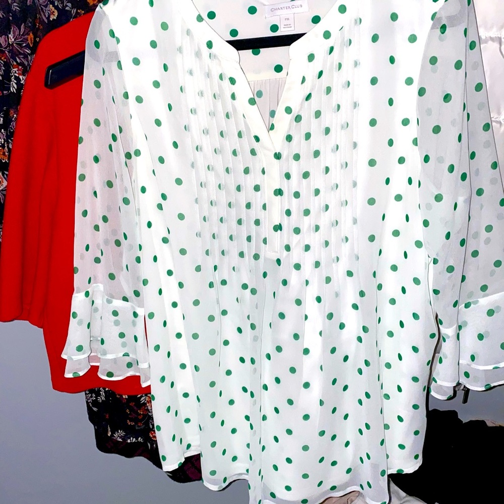 Charter Club ,new white flowy top & green polka dots that makes you day dream💖